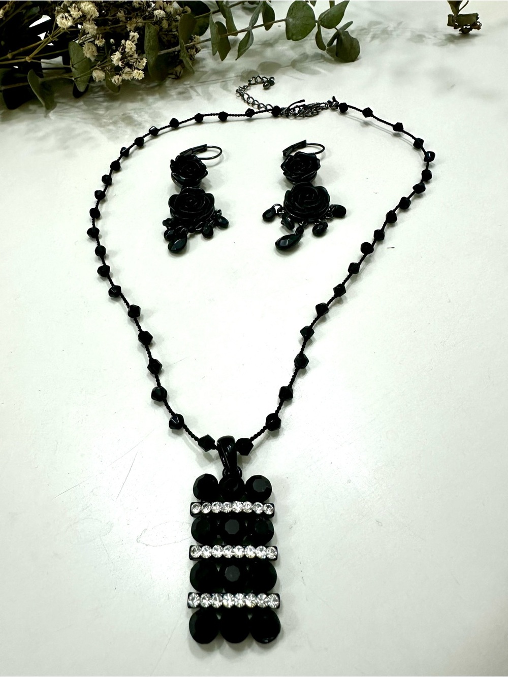 Avon Black Faceted Pendant Necklace with Rose Dangle Earrings